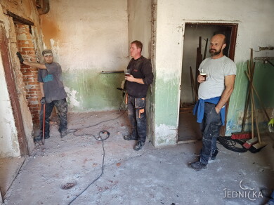 Jednička se probouzí 2023