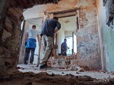 Jednička se probouzí 2023