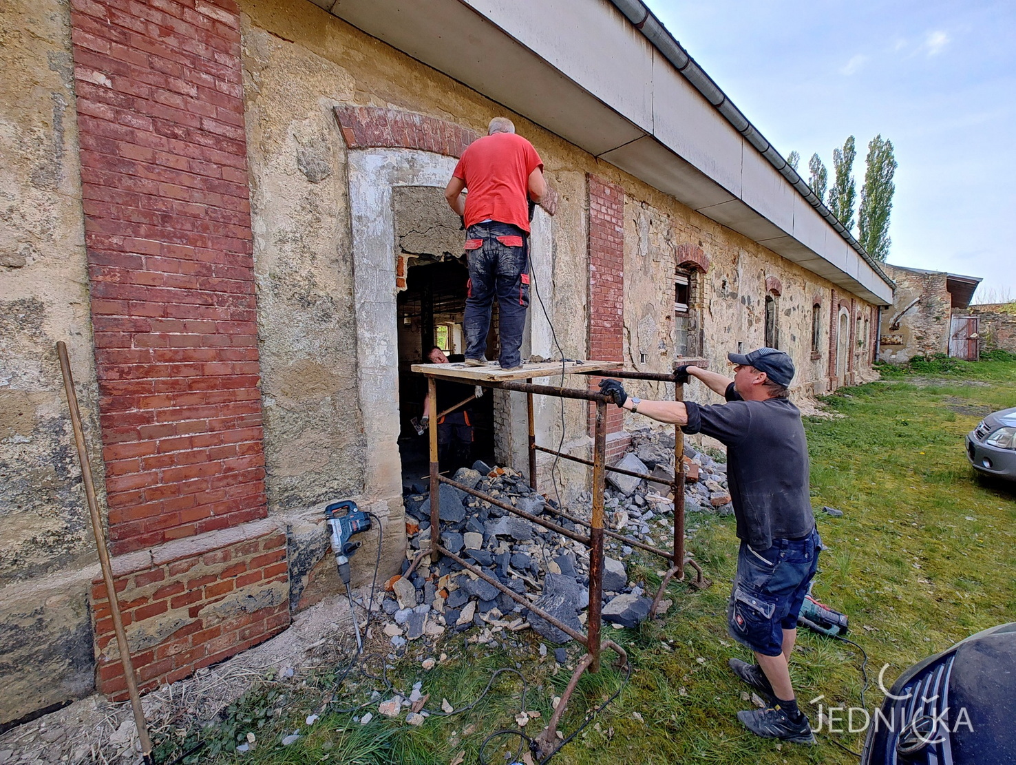 Jednička se probouzí 2024